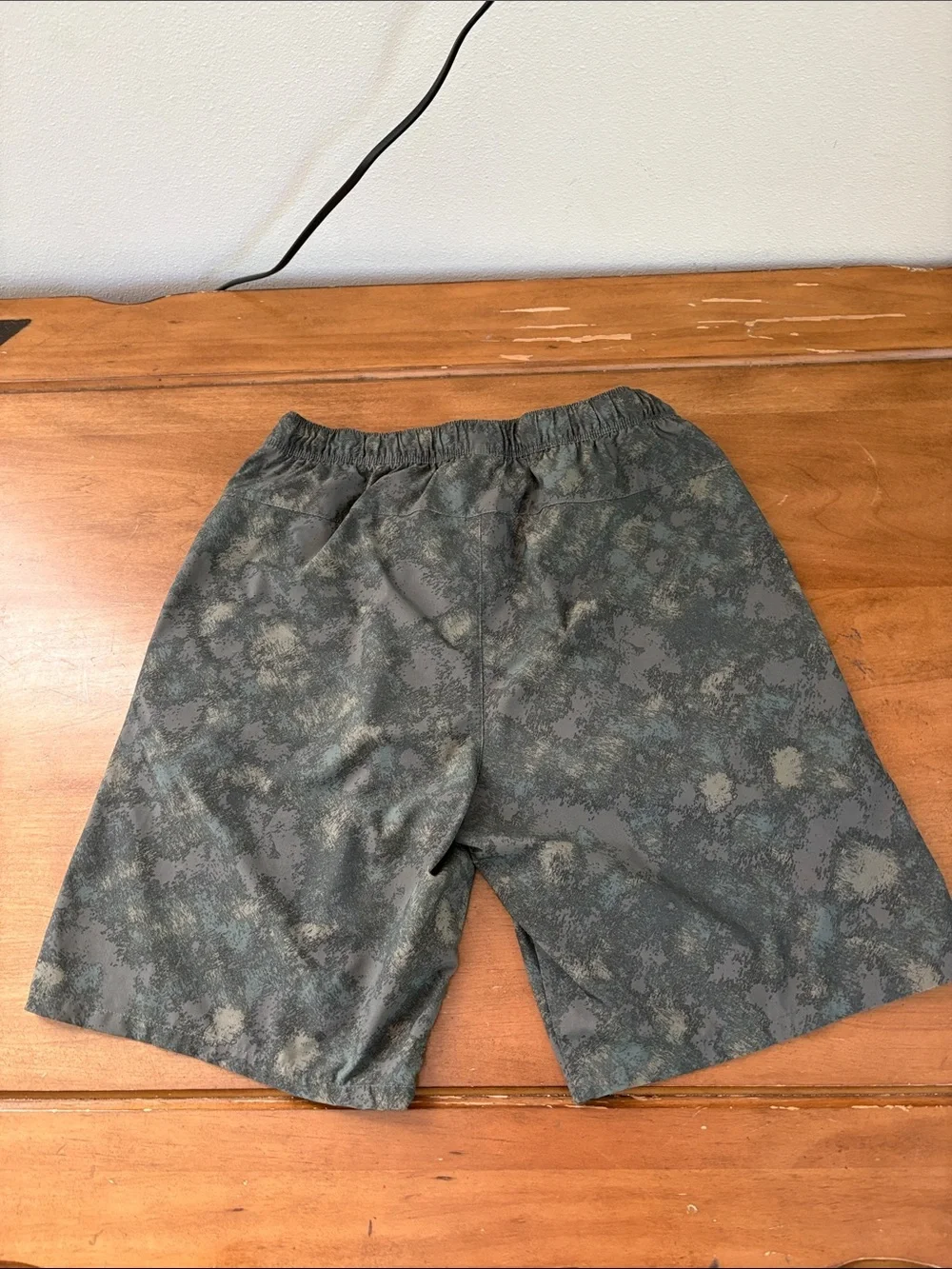 The North Face Men's Green-Gray Camo Athletic Shorts Size Medium